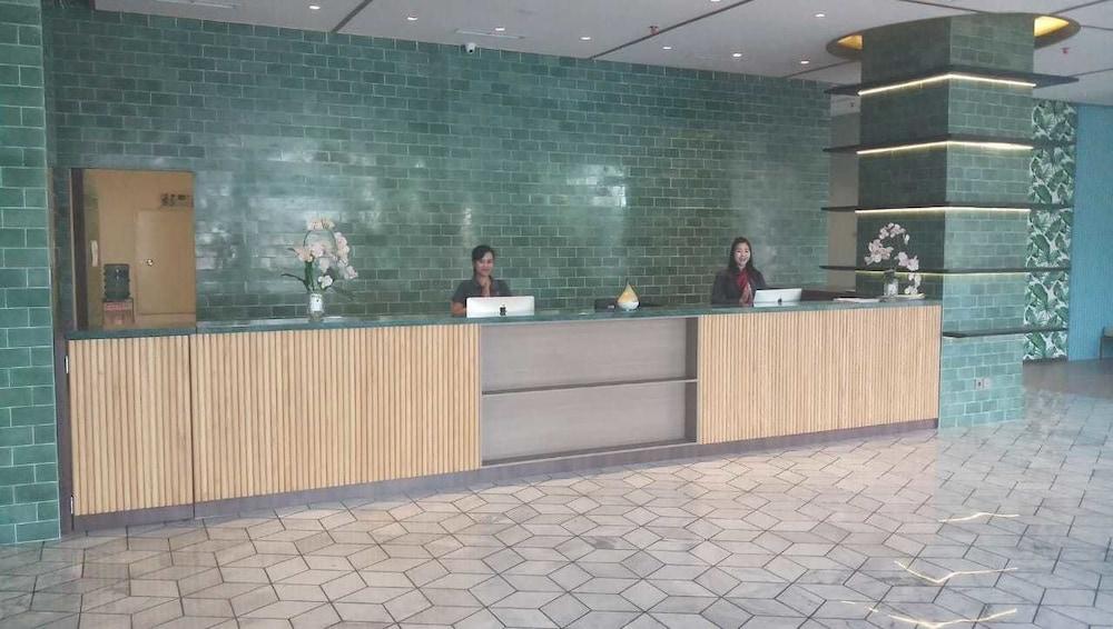 Louis Kienne Hotel Pemuda Semarang Buitenkant foto