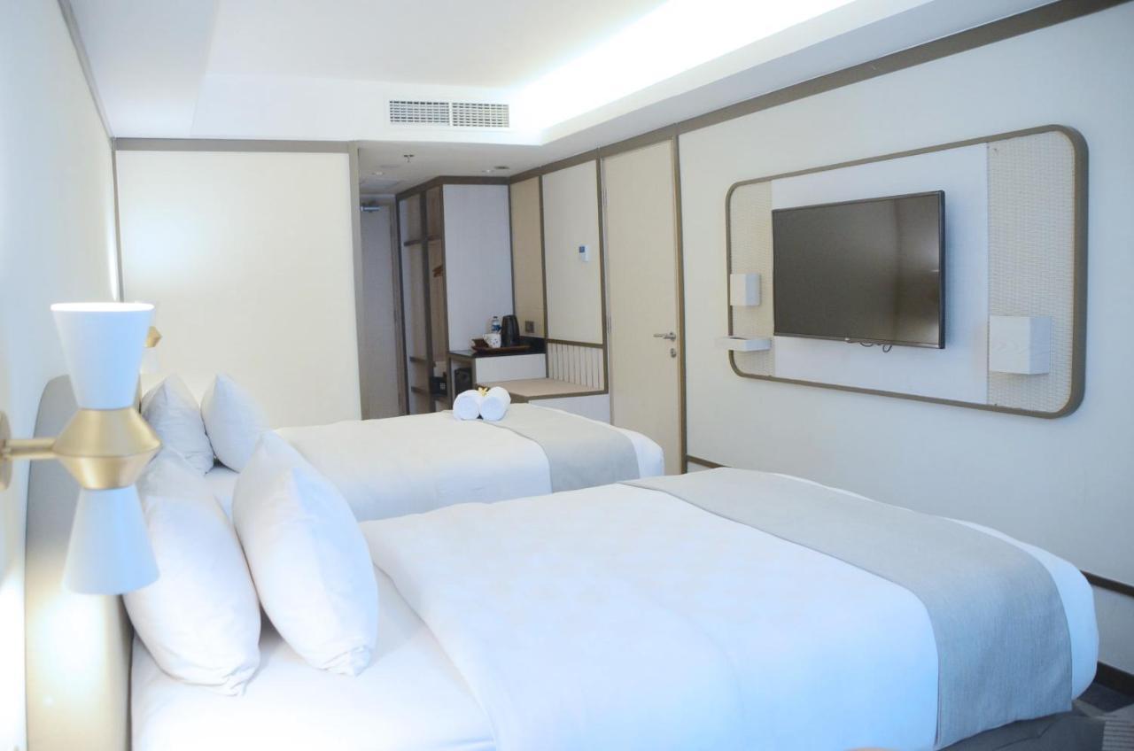 Louis Kienne Hotel Pemuda Semarang Buitenkant foto